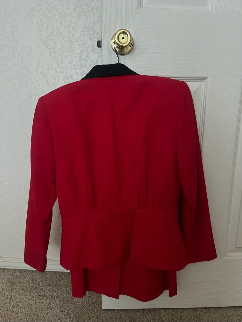 Red skirt suit by Karen Scott - Picture 2 of 5